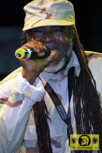 Admiral Tibet (Jam) with The House of Riddim Band 22. Reggae Jam Festival - Bersenbrueck 30. Juli 2016 (13).JPG